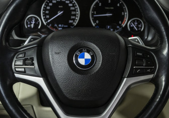 Подержанный автомобиль BMW X6 2015 года (12 фото)