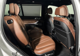 Подержанный автомобиль BMW X7 2019 года (14 фото)