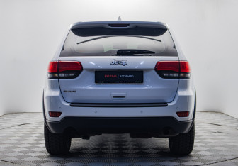 Подержанный автомобиль Jeep Grand Cherokee 2015 года (4 фото)