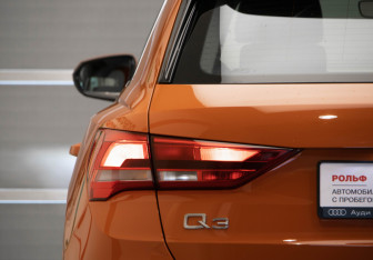 Подержанный автомобиль Audi Q3 2019 года (36 фото)