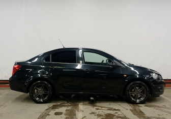 Подержанный автомобиль Chevrolet Aveo Sedan 2014 года (4 фото)