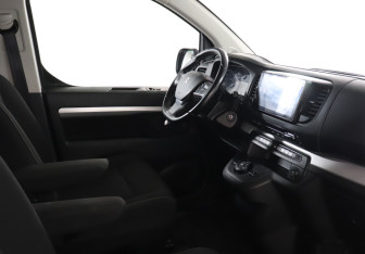 Подержанный автомобиль Peugeot Traveller 2022 года (9 фото)