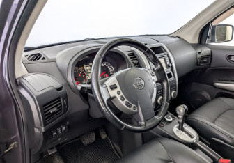 Подержанный автомобиль Nissan X-Trail 2014 года (16 фото)