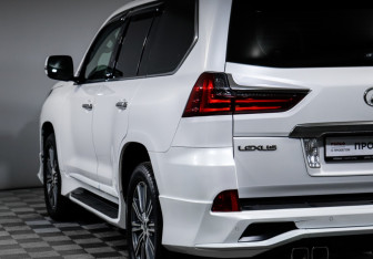Подержанный автомобиль Lexus LX 2015 года (20 фото)