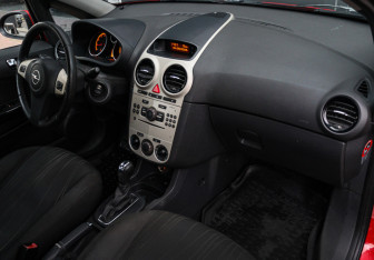 Подержанный автомобиль Opel Corsa 2008 года (7 фото)