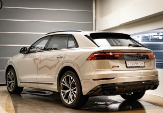 Подержанный автомобиль Audi SQ8 2024 года (6 фото)