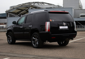 Подержанный автомобиль Cadillac Escalade Suv 2010 года (7 фото)