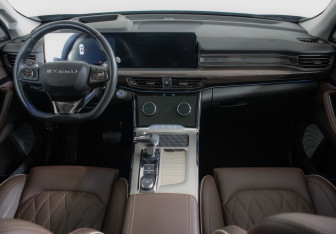 Подержанный автомобиль Exeed VX 2023 года (11 фото)