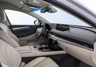 Подержанный автомобиль Genesis G80 2021 года (13 фото)