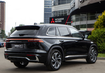 Подержанный автомобиль Geely Monjaro 2024 года (4 фото)