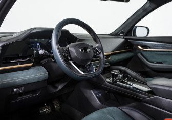Подержанный автомобиль Geely Monjaro 2023 года (9 фото)