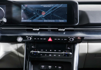 Подержанный автомобиль Kia Carnival 2021 года (16 фото)