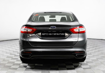 Подержанный автомобиль Ford Mondeo Sedan 2015 года (6 фото)