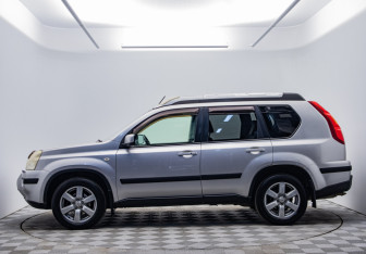 Подержанный автомобиль Nissan X-Trail 2008 года (8 фото)