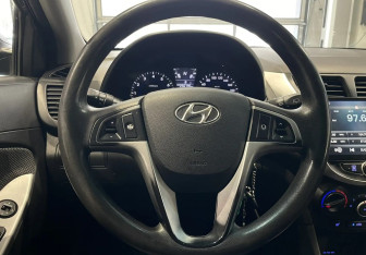 Подержанный автомобиль Hyundai Solaris Hatchback 2012 года (13 фото)