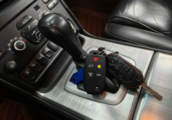 Подержанный автомобиль Volvo XC90 2006 года (15 фото)