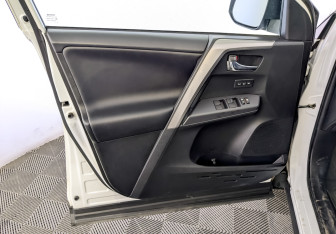 Подержанный автомобиль Toyota RAV4 2019 года (19 фото)