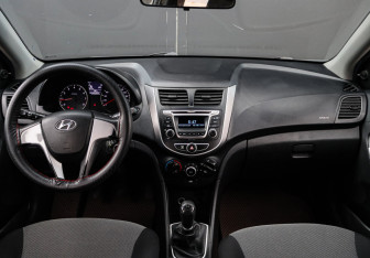 Подержанный автомобиль Hyundai Solaris Hatchback 2013 года (9 фото)