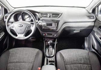 Подержанный автомобиль Kia Rio Hatchback 2015 года (6 фото)