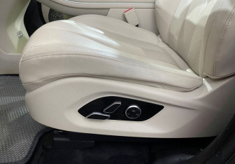 Подержанный автомобиль AITO M7 2023 года (16 фото)