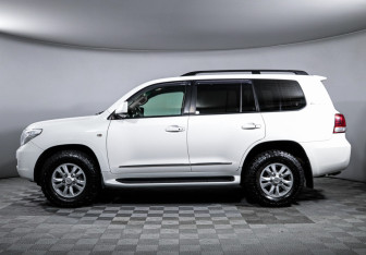 Подержанный автомобиль Toyota Land Cruiser Suv 2007 года (8 фото)