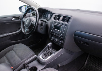 Подержанный автомобиль Volkswagen Jetta Sedan 2014 года (10 фото)