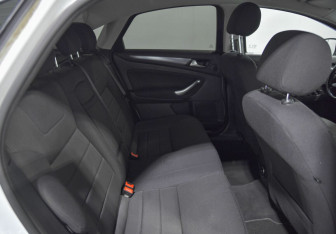 Подержанный автомобиль Ford Mondeo Sedan 2013 года (11 фото)