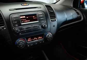 Подержанный автомобиль Kia Cerato Coupe 2013 года (20 фото)