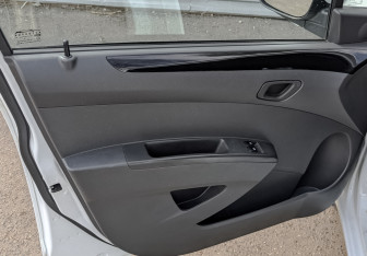 Подержанный автомобиль Chevrolet Spark 2012 года (18 фото)