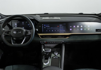 Подержанный автомобиль Geely Monjaro 2023 года (12 фото)