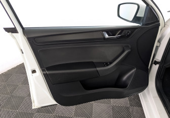 Подержанный автомобиль Skoda Rapid Liftback 2021 года (19 фото)