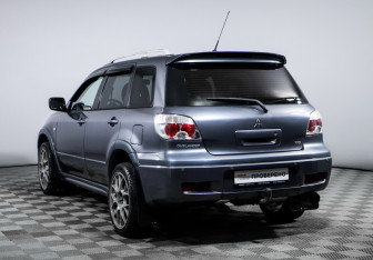 Подержанный автомобиль Mitsubishi Outlander 2007 года (7 фото)