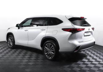 Новый Toyota Highlander 2023 (7 фото)