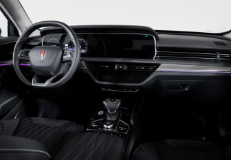 Подержанный автомобиль Hongqi HS5 2024 года (12 фото)