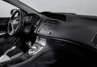 Подержанный автомобиль Honda Civic Hatchback 2007 года (9 фото)