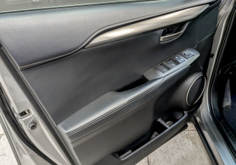 Подержанный автомобиль Lexus NX 2014 года (19 фото)