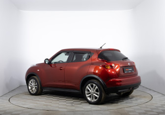 Подержанный автомобиль Nissan Juke 2011 года (7 фото)