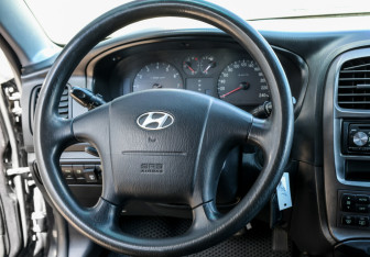 Подержанный автомобиль Hyundai Sonata 2009 года (16 фото)