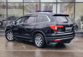 Подержанный автомобиль Honda Pilot 2020 года (6 фото)