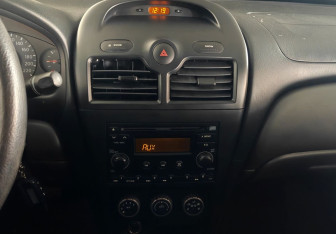 Подержанный автомобиль Nissan Almera Classic 2008 года (12 фото)