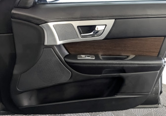 Подержанный автомобиль Jaguar XF Sedan 2013 года (25 фото)