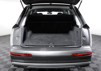 Подержанный автомобиль Audi Q7 2018 года (10 фото)