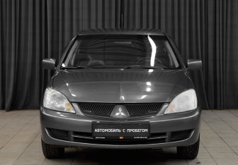 Подержанный автомобиль Mitsubishi Lancer Sedan 2005 года (2 фото)