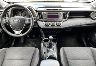 Подержанный автомобиль Toyota RAV4 2014 года (12 фото)