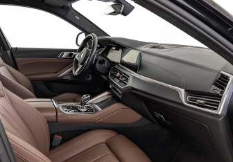 Подержанный автомобиль BMW X6 2020 года (13 фото)
