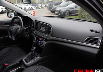 Подержанный автомобиль Hyundai Elantra Sedan 2017 года (7 фото)