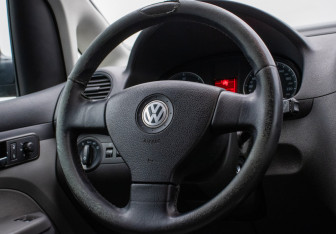 Подержанный автомобиль Volkswagen Caddy Compactvan 2008 года (15 фото)