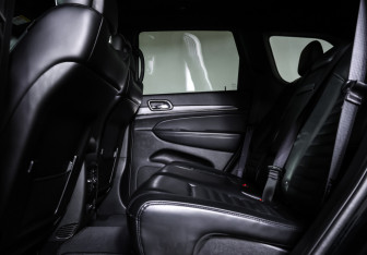 Подержанный автомобиль Jeep Grand Cherokee 2021 года (12 фото)