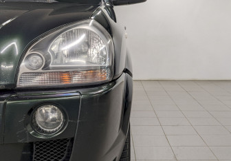Подержанный автомобиль Hyundai Tucson 2007 года (16 фото)