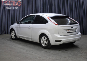 Подержанный автомобиль Ford Focus Hatchback 2009 года (4 фото)